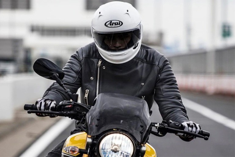 Motorcycle helmet comfort and fit